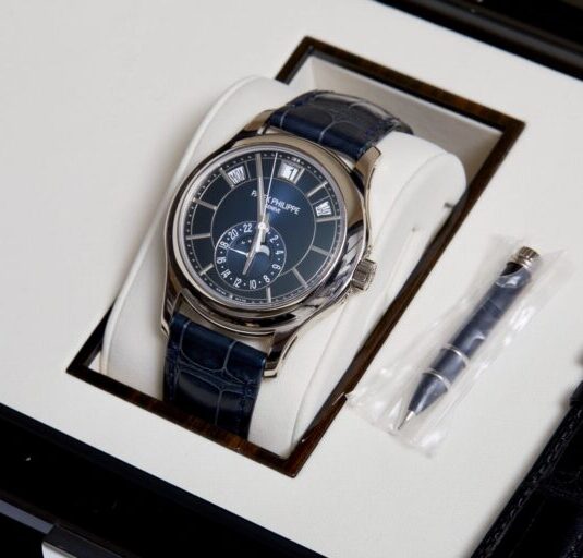 Patek Philippe 5205G Blue Dial – Tuyệt phẩm Annual Calendar Moonphase với mặt xanh